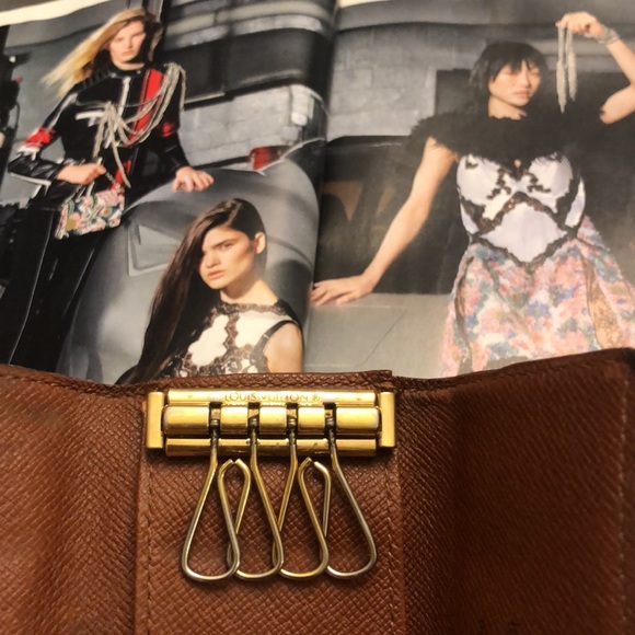 Louis Vuitton Monogram 4 Key Holder - Picture 4 of 11